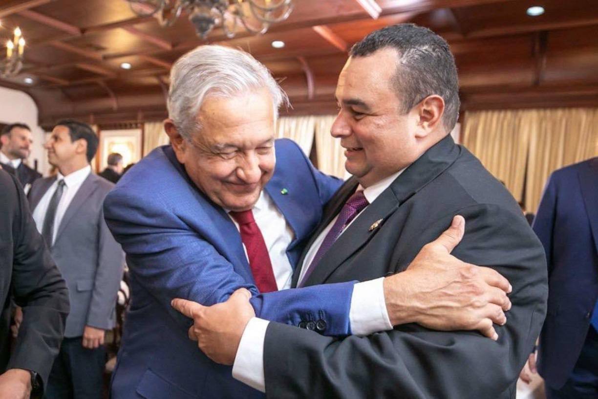 Durante el encuentro en Casa de Gobierno, el alcalde de Tegucigalpa, Jorge Aldana, también aprovechó para fotografiarse junto con el izquierdista jefe de Estado de México. 