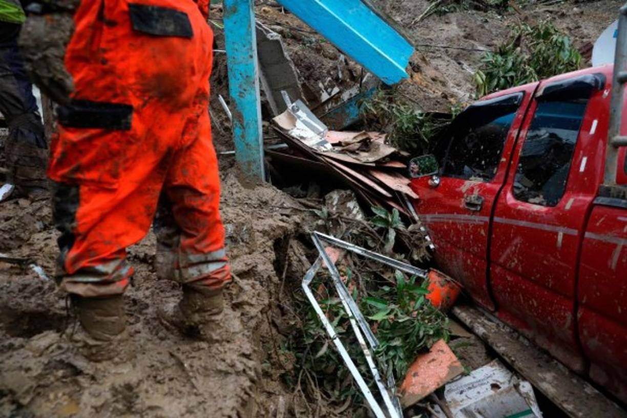Giammattei visitó el sábado el departamento (provincia) de Alta Verapaz, uno de los más afectados y donde se ubica la comunidad arrasada.