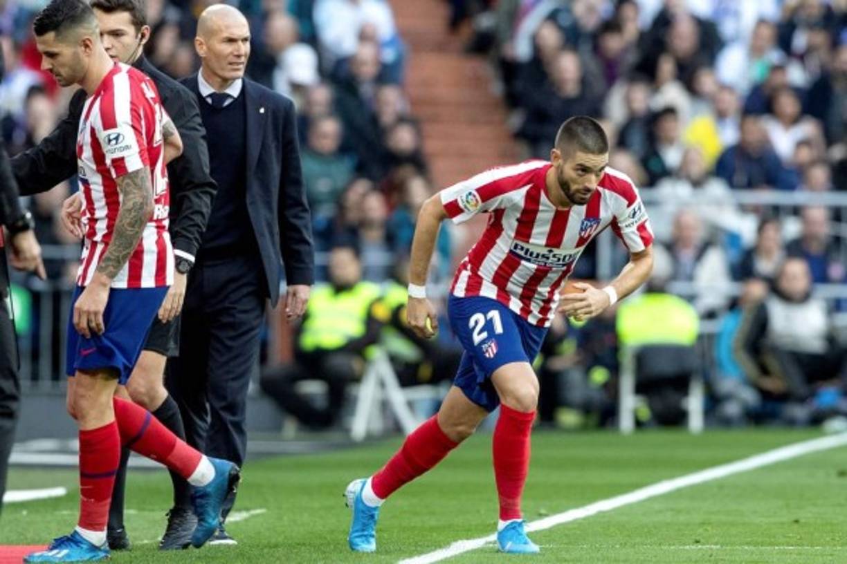 El jugador belga Yannick Ferreira Carrasco entra al terreno de juego por Vitolo para hacer su debut.
