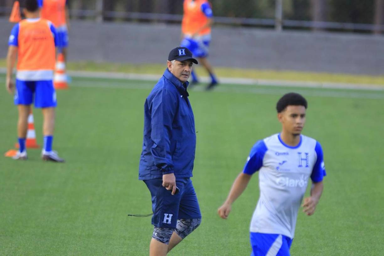 Diego Vázquez dirigió el primer entrenamiento del año en la Selección de Honduras.