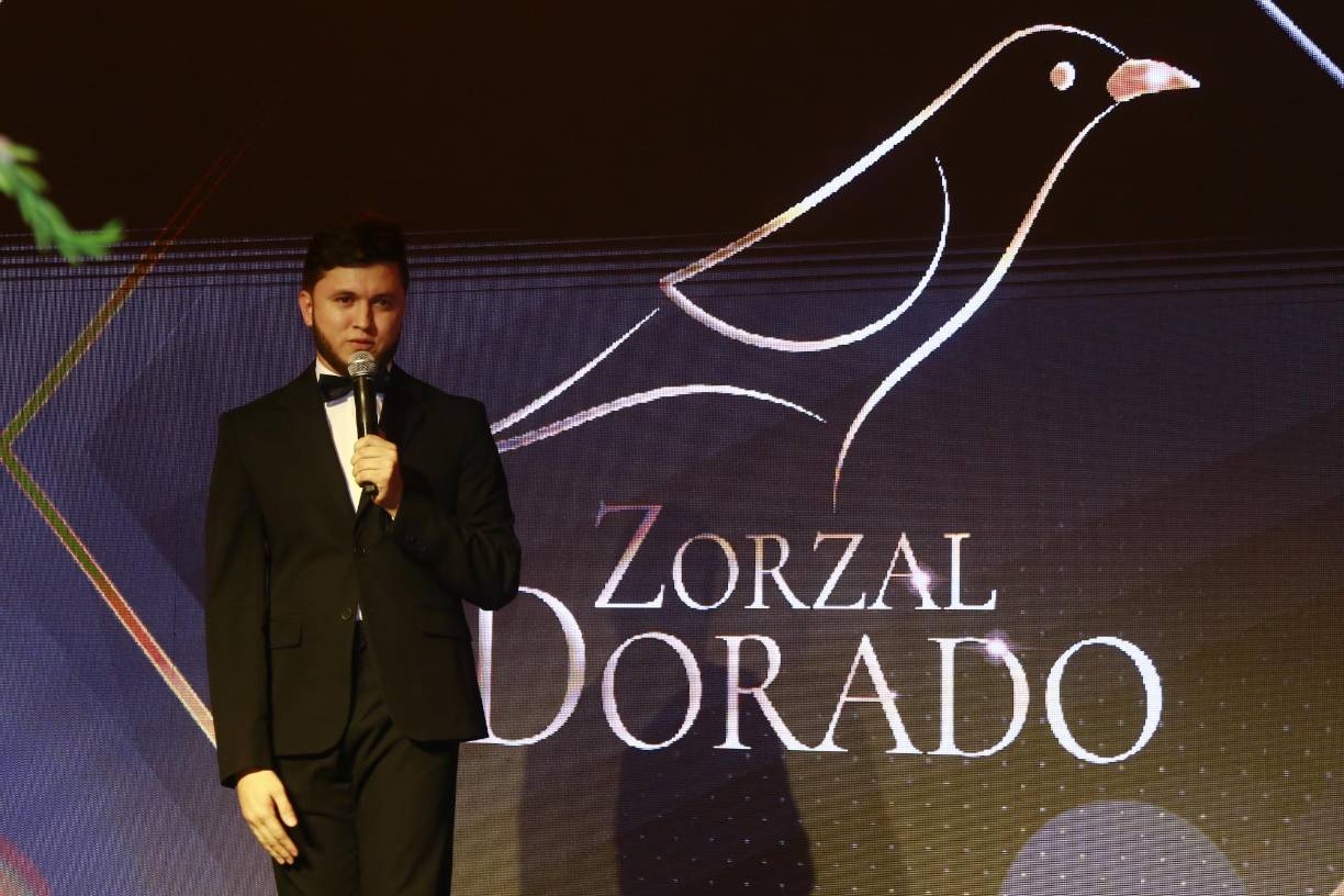 El periodista Josué Cover fue el presentador de la gala. 