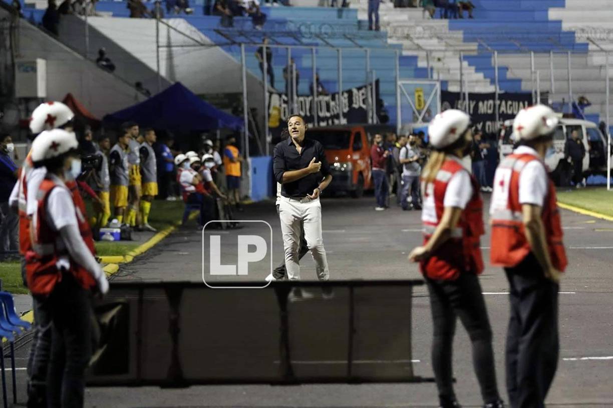 Hernán ‘La Tota‘ Medina no quedó muy contento por la derrota contra el Real España y mostró su enfado.