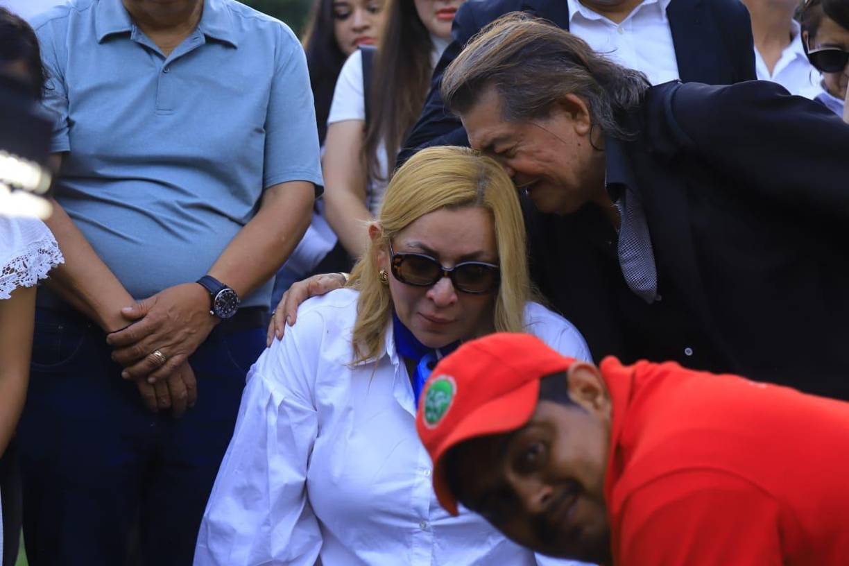 Al son de canciones y marimba se dijo adiós a Moisés Canelo. 