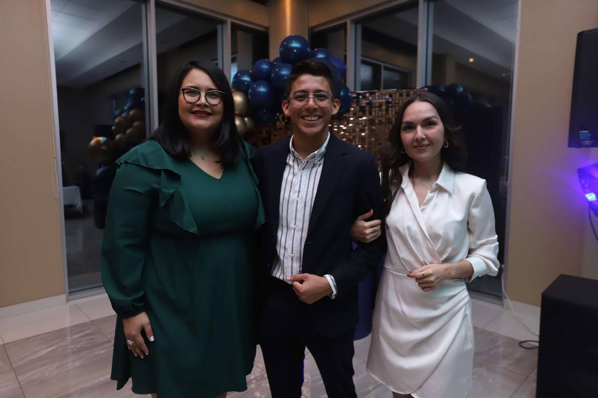 Angélica, David y Michelle Huezo