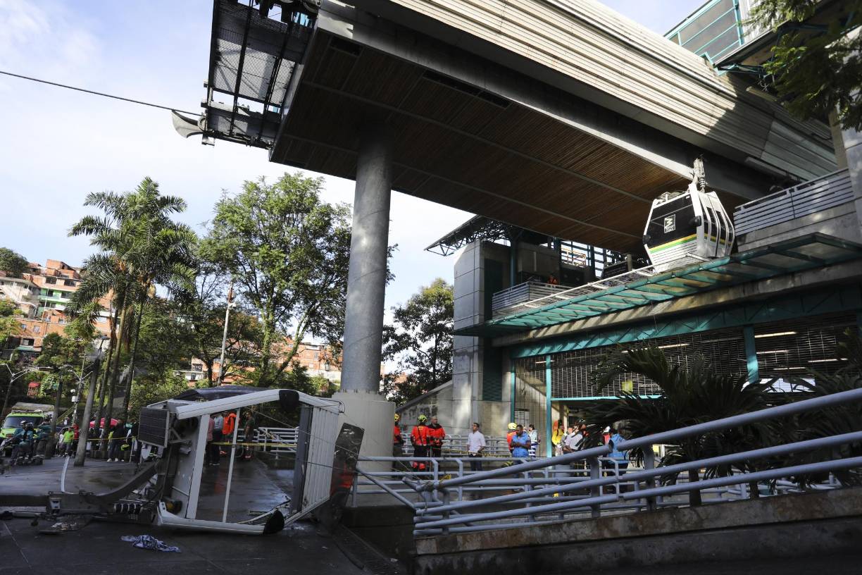 Una de las rutas del teleférico “estará suspendida hasta que se identifiquen claramente las causas de esta tragedia”, dijo el alcalde, Federico Gutiérrez.
