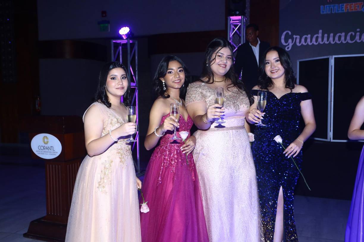 Previo a la fiesta bailable hubo un brindis, en el cual la rectora de la institución privada, Karina Alvarado, dio unas palabras de gratitud y buenos deseos a los jóvenes que continúan su aventura académica y profesional. 