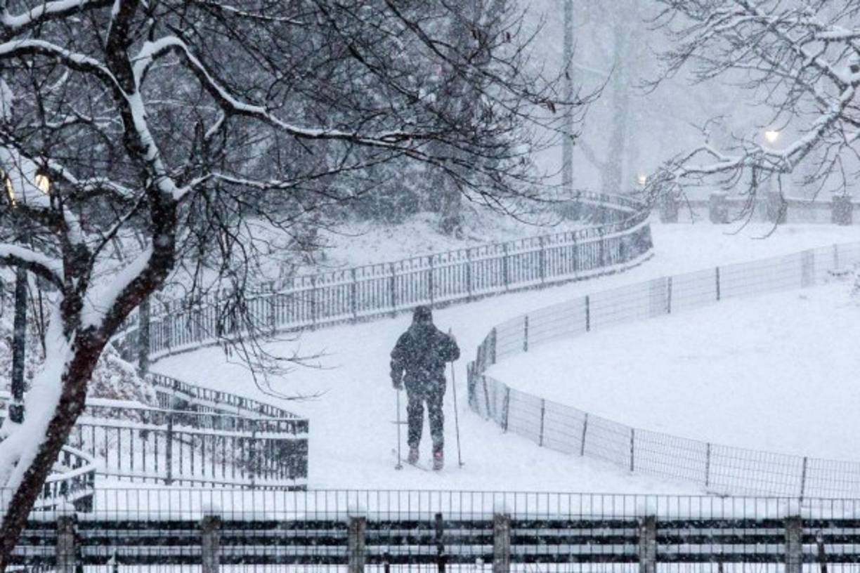 Las bajas temperaturas obligaron al cierre de escuelas y negocios.