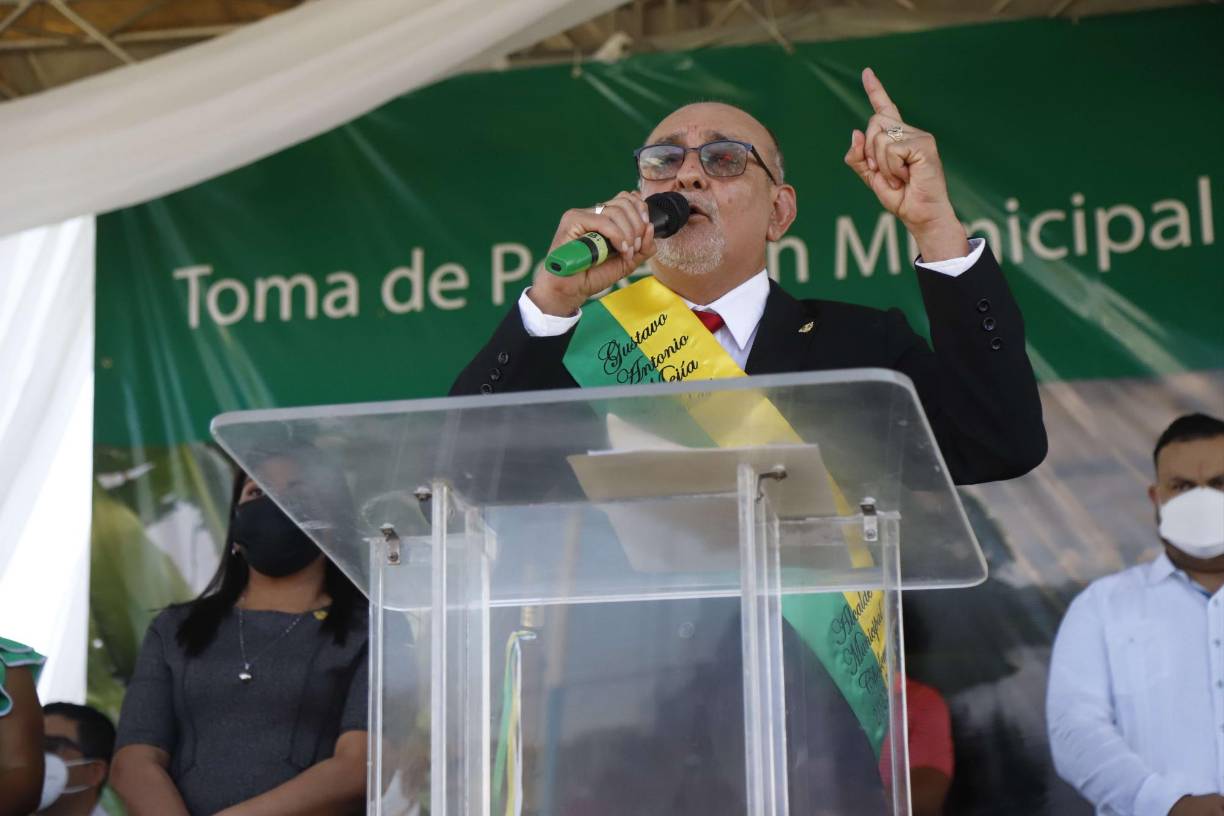 <b>4. Gustavo Mejía,</b> alcalde de Choloma (Cortés): el sueldo del edil cholomeño asciende a L90,000.00. 