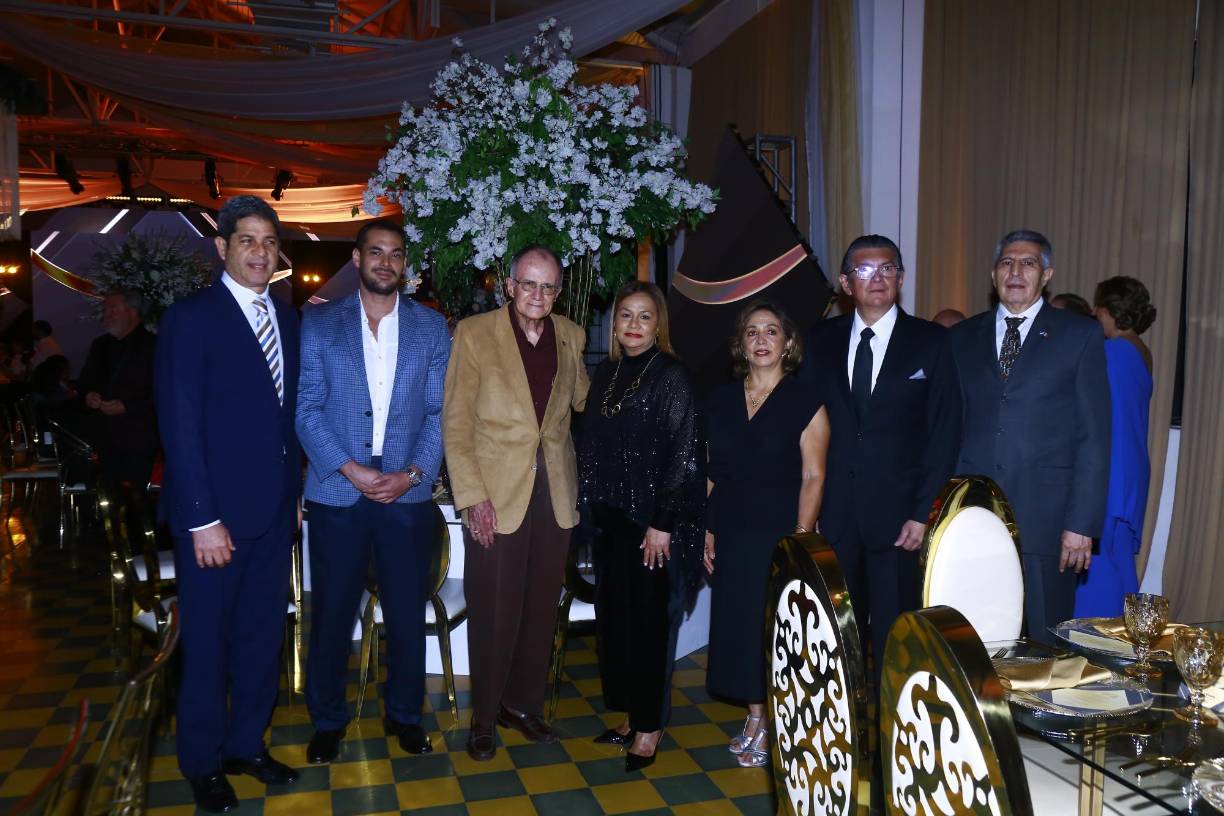 José Martín Chicas, Gregory Werner Jr., y Gregory Werner, Blanca Mejía, Maribel Limón, Ricardo Mejía y Gilberto Limón