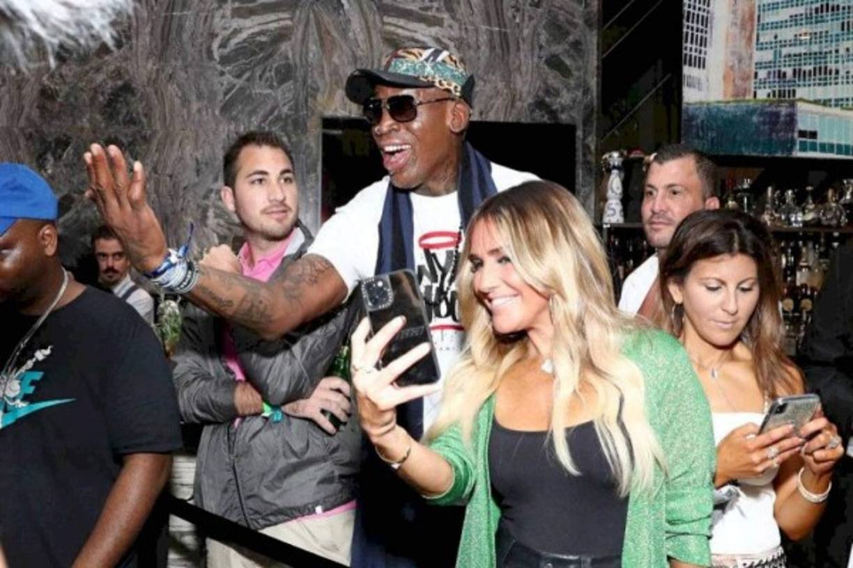 Al acabar su carrera en el baloncesto, Rodman empezó una como actor en algunas películas bastante discutibles. Su fama no disminuyó ni un ápice y la polémica aumentó si cabe con cada declaración del ya ex jugador de la NBA. Seguramente lo más sorprendente fue el relato de cómo se partió el pene en tres ocasiones.
