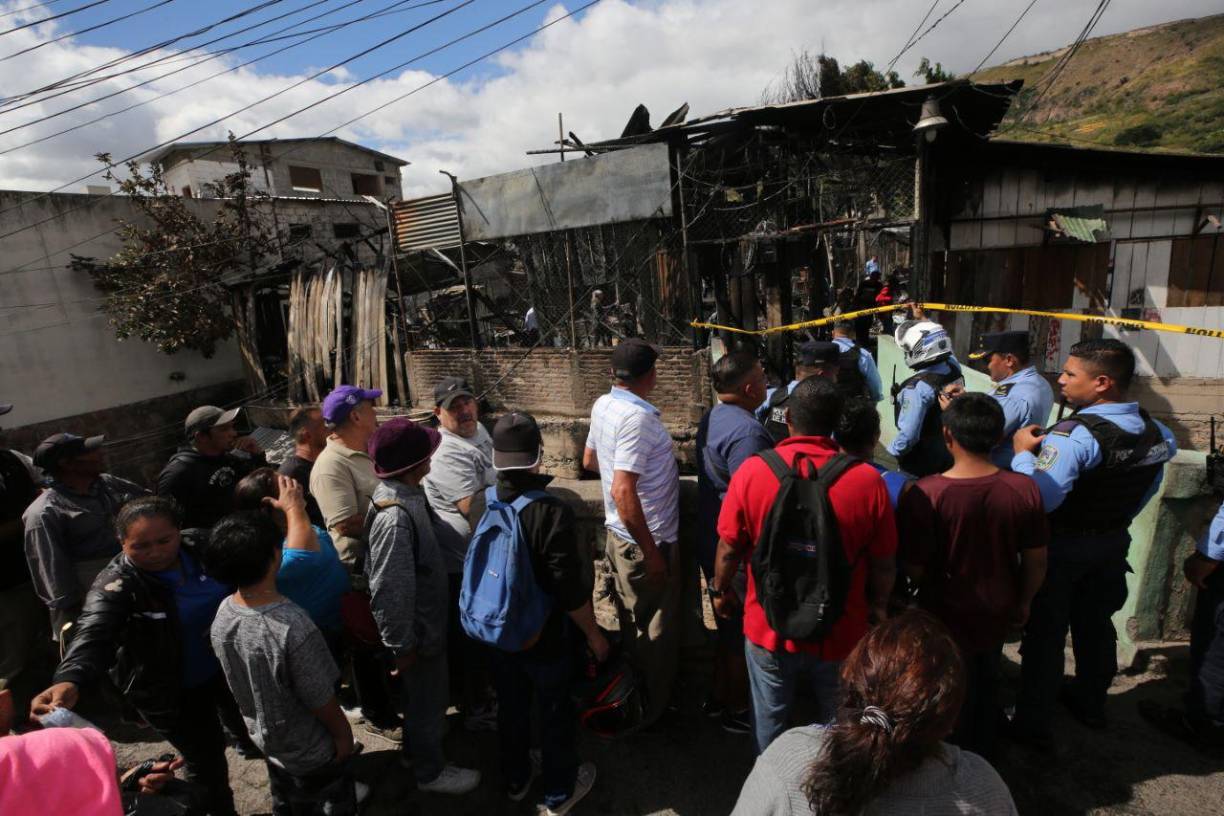 No es la primera vez que los mercados de Comayagüela sufren incendios de esta magnitud. En febrero de 2012, un siniestro similar destruyó varios puestos en diferentes mercados del sector, generando pérdidas millonarias.