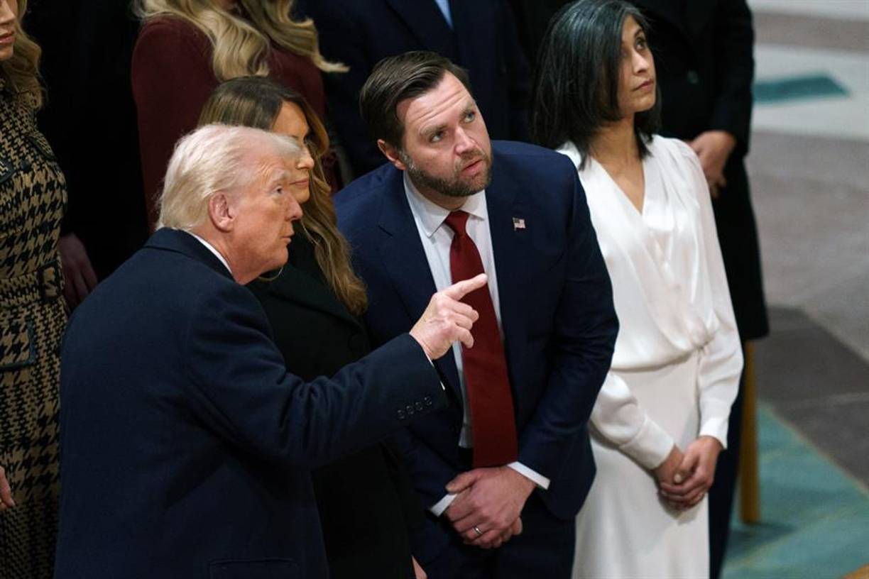 El plan contempla también enviar a El Salvador a supuestos miembros de la banda criminal de origen venezolanos Tren de Aragua, que Trump quiere designar como “organización terrorista” y que ha señalado como responsable de crímenes contra estadounidenses durante la campaña electoral de 2024.