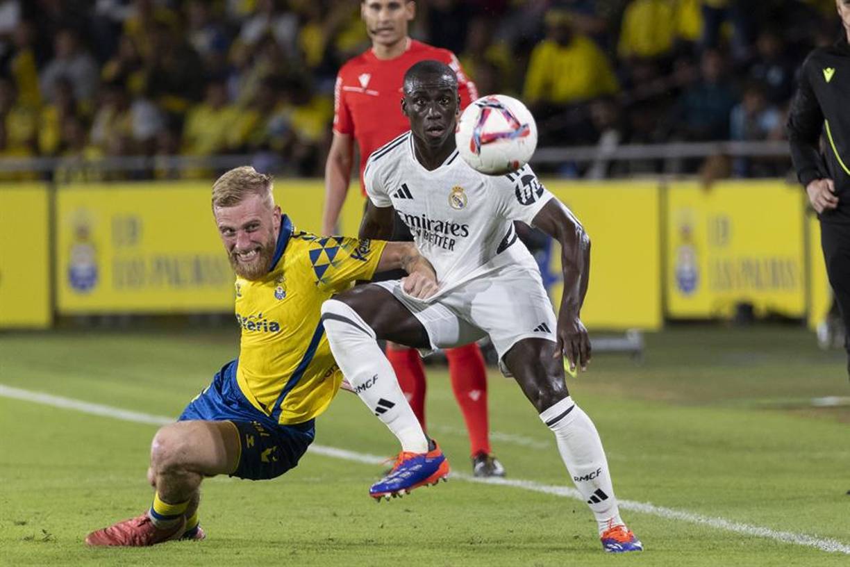 Luego cayó Ferland Mendy, con molestias en la tibia derecha, tuvo que dejar la concentración de la selección de Francia y comenzar su recuperación. Lo que se espera es que el galo juegue cuando termine el parón de países.