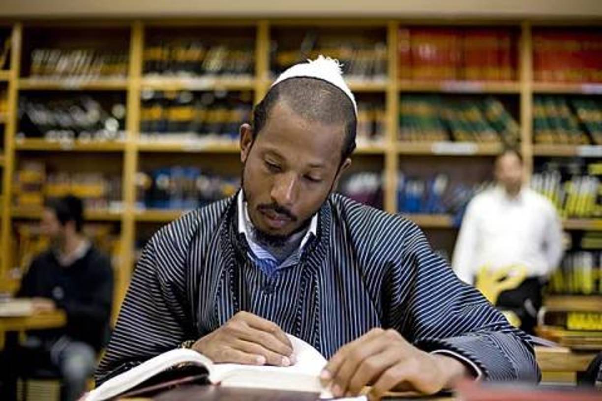 Aunque ambos fueron llevados a juicio en 2001, solo Shyne fue condenado por asalto y puesta en peligro imprudente, a pesar de que una de las víctimas afirmó que el fundador de Sean Jean la había disparado accidentalmente.