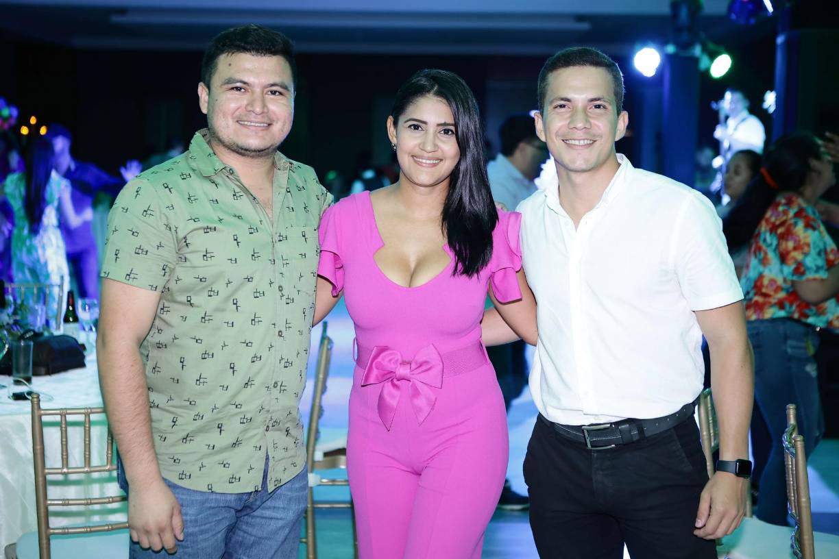 Reynel Gutiérrez, Nathalie Fletes y Caleb Alvarado