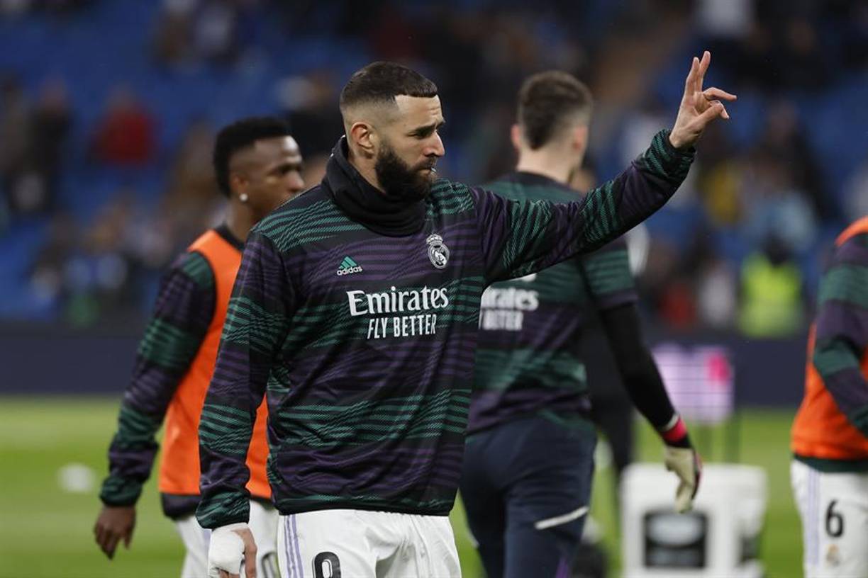 Y en la zona ofensiva, no podía faltar Benzema, quien buscará liderar al Madrid en un nuevo Clásico.