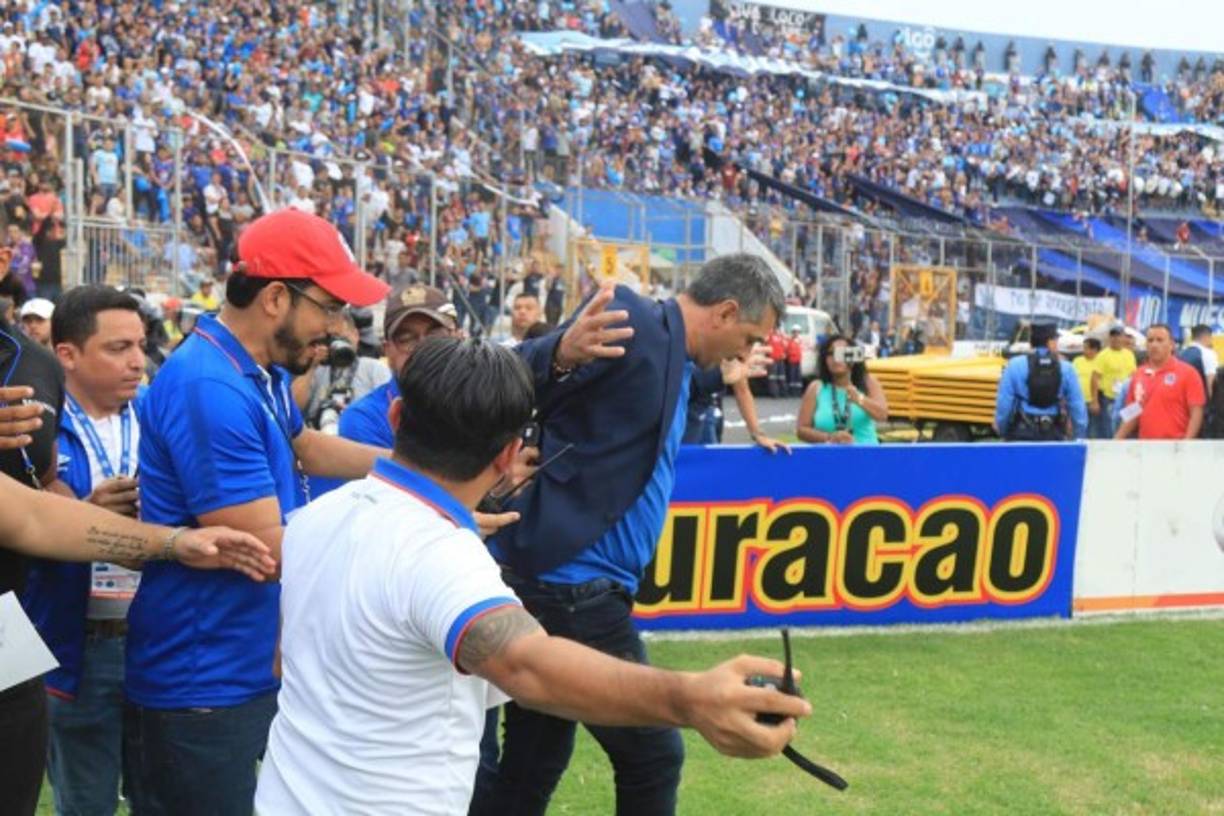 Secuencia de la bronca de Diego Vázquez y Osman Madrid que acabó en golpes.