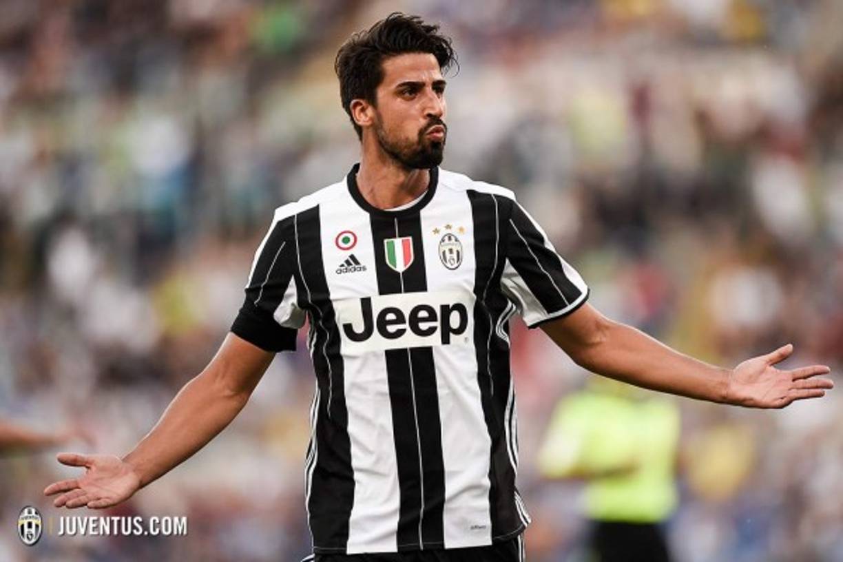 Sami Khedira no se irá a la MLS. Lo ha dicho el propio centrocampista alemán, que asegura que a corto plazo 'quiero seguir en Europa' y que añade que 'si la Juventus me propine renovar aceptaré'. Khedira, que acaba contrato en junio de 2019, asegura que 'ni este enero ni en junio voy a ir a la MLS, no sé por qué dice eso'.