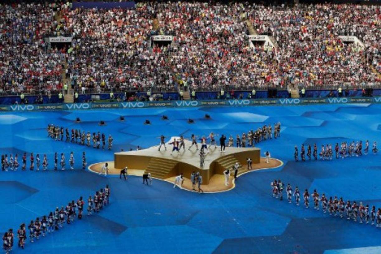 El espectáculo inició 30 minuto antes del pitazo inicial del partido final del mundial de Rusia 2018.