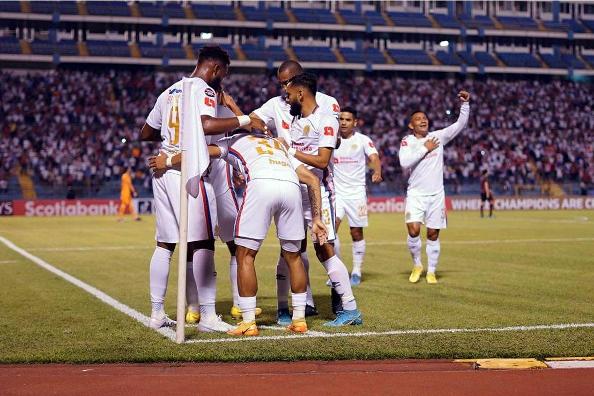 Secuencia de la celebración de Kevin López tras marcar el gol del 1-0 del Olimpia contra el Atlas.