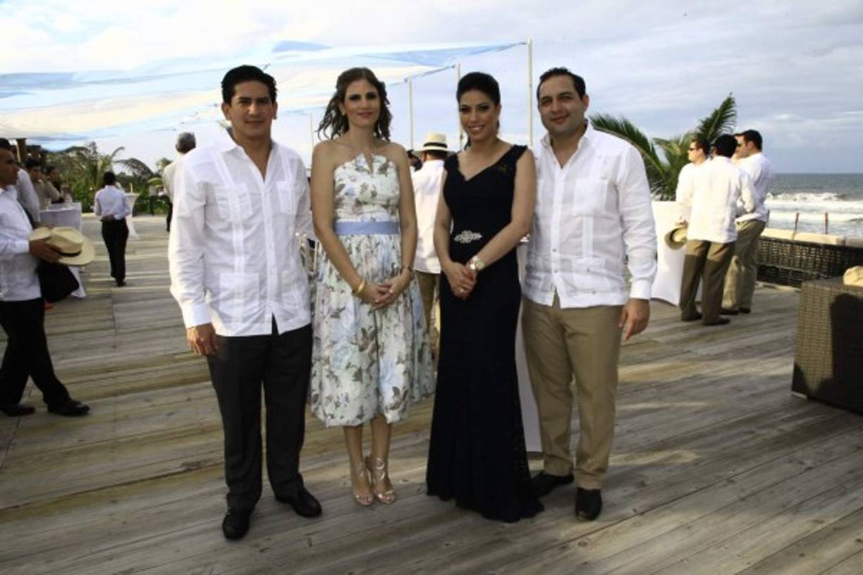 Mauricio y Pamela Oliva con Rina y César Pinto