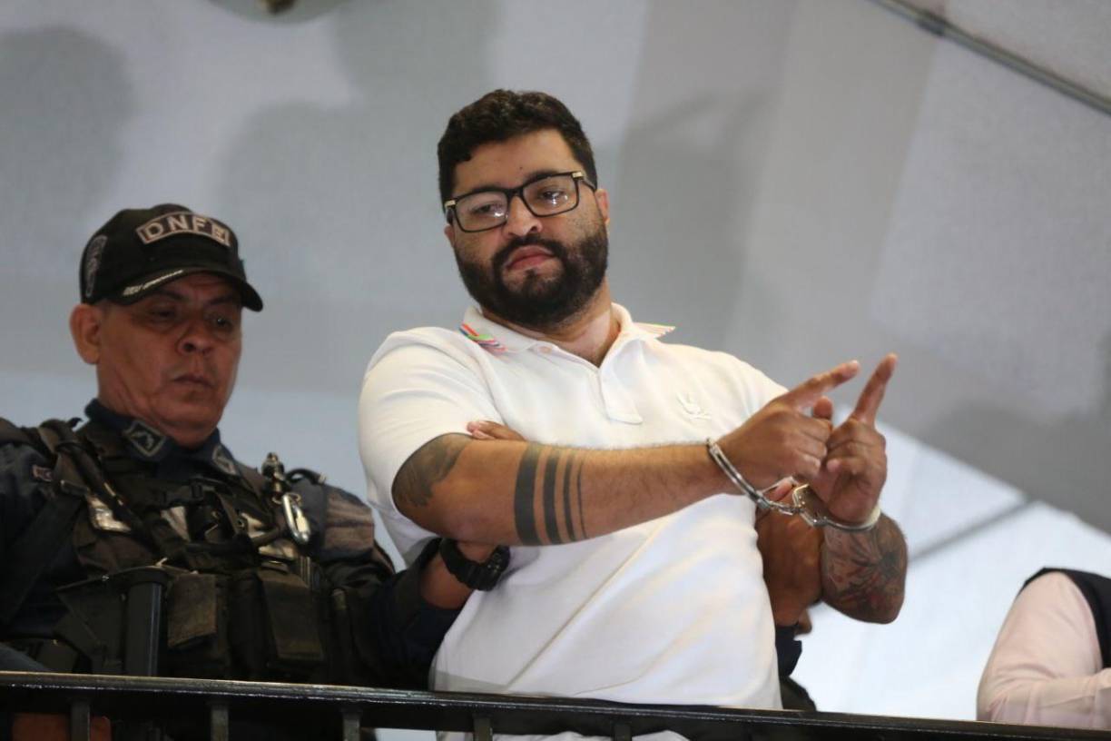 Al momento de su captura, Vallecillo también declaró: “Yo voy a declarar todo, voy a ‘enmierdar’ a un montón de gente”.