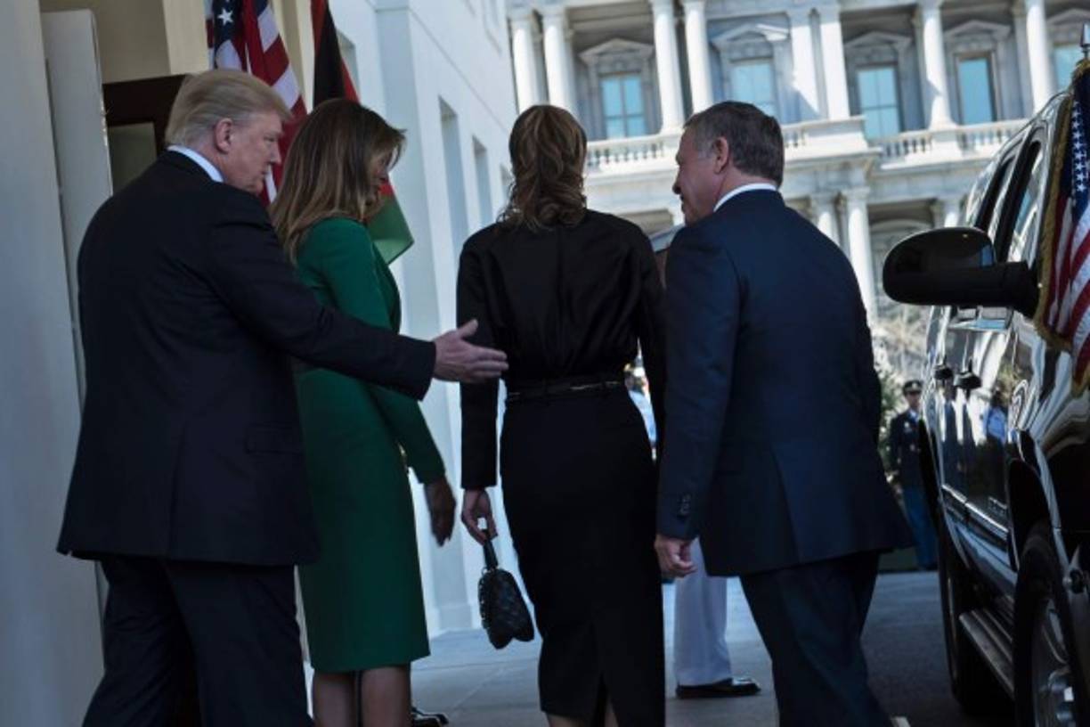 Los reyes fueron escoltados hasta el salón oval por Donald Trump.