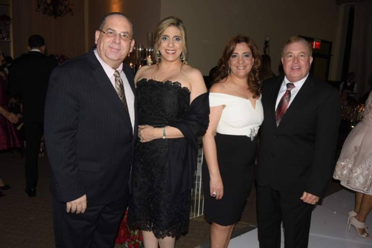 Héctor y Lorena Kattán con Jackie y Afif Diek.