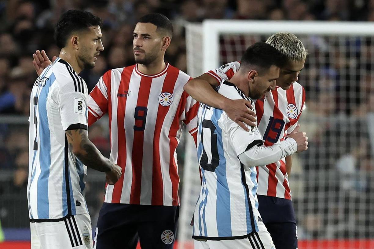 Al final del partido, Messi y Antonio Sanabria ni se voltearon a ver.