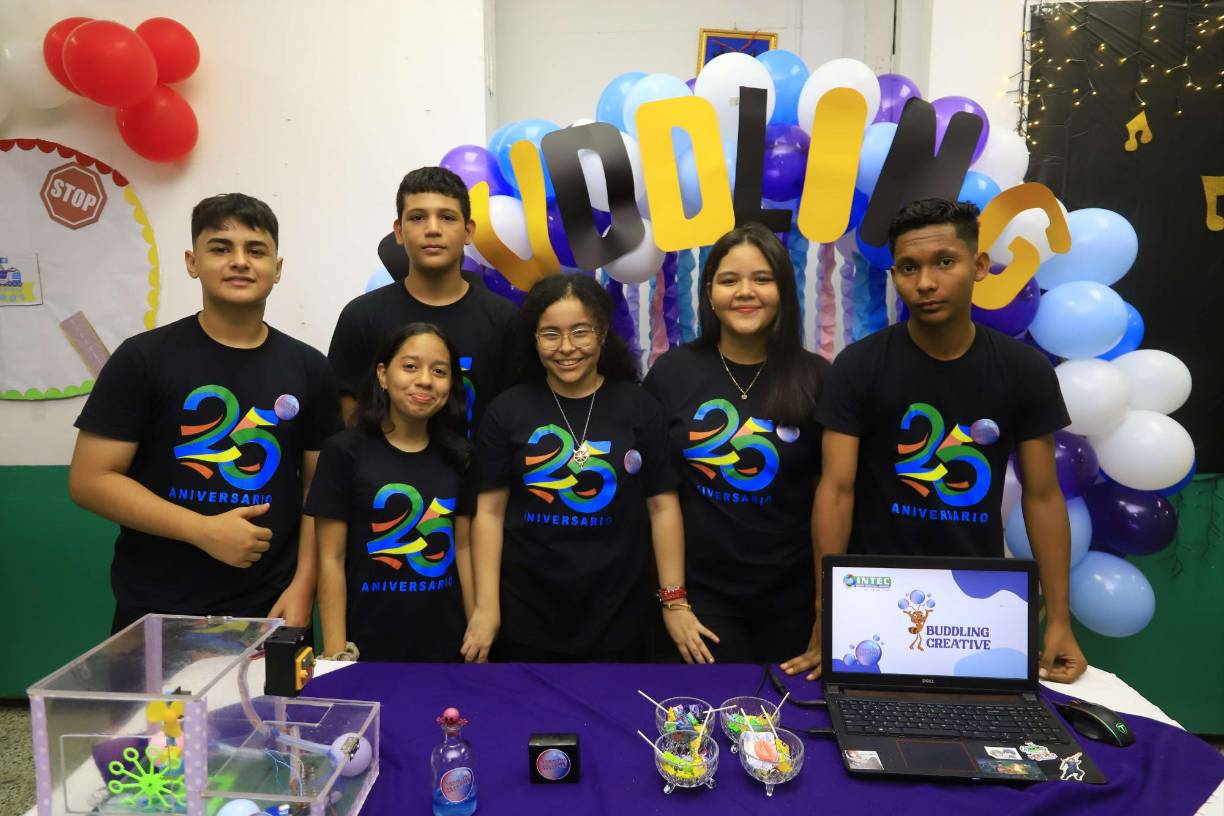 Brandon Valle, Arsen Guzmán, Raquel Euceda, Karla Eufragio, Valeria Bardales e Italo Castellanos