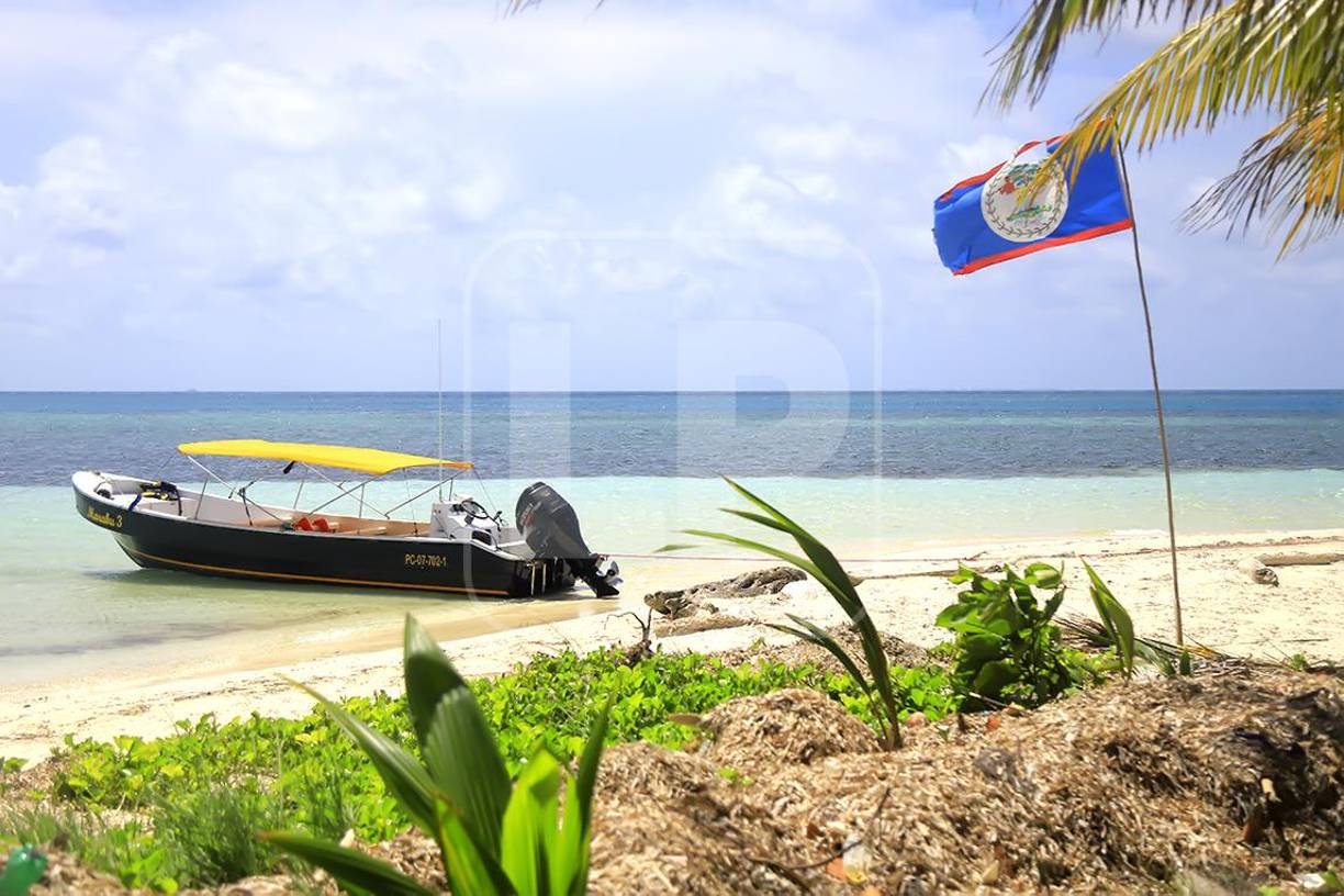 Todas las áreas forman parte del Sistema de Reservas de la Barrera de Coral de Belice, de 298 kilómetros de longitud, que abarca una vibrante red de entornos marinos que sustenta a miles de especies animales y vegetales e impulsa la industria turística aunque en menor escala que el resto de Belice.
