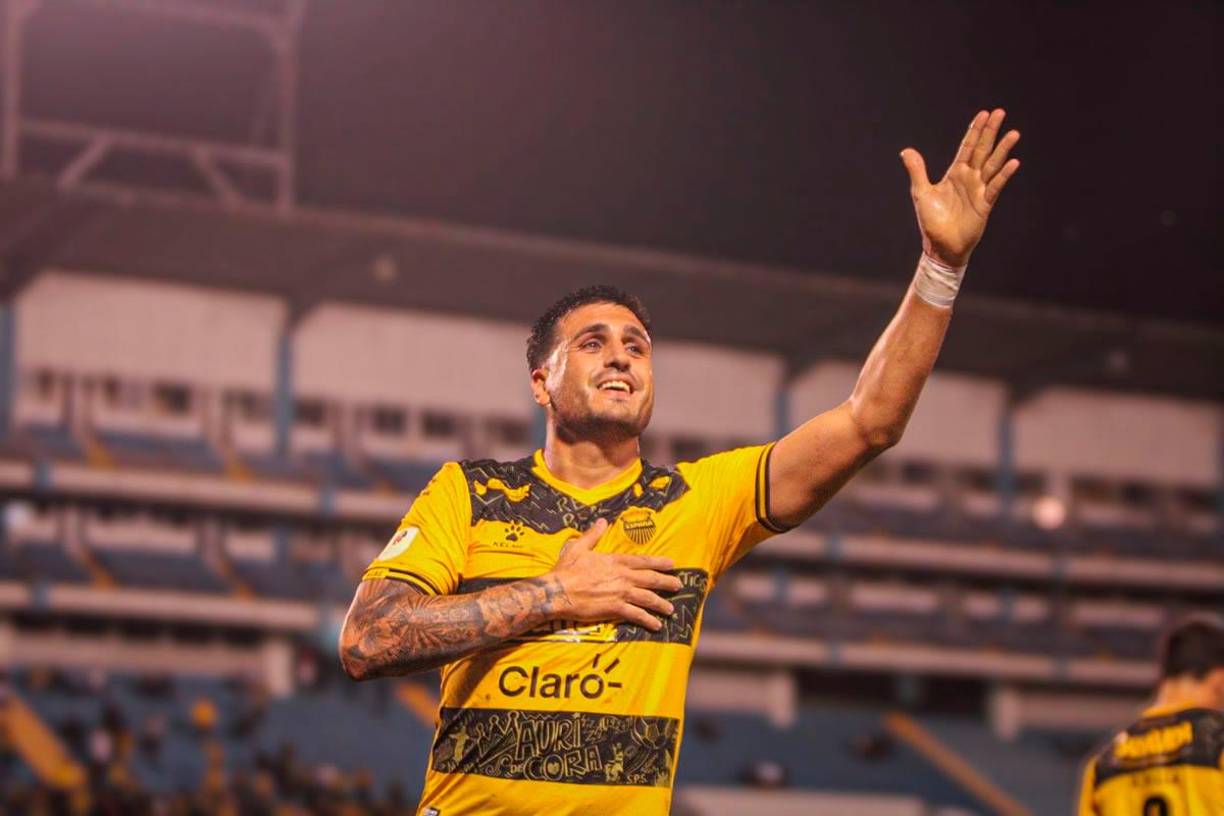 Ramiro Rocca - Es su goleador y figura. El atacante se quedó sin contrato y el Real España desea prolongar su continuidad, pero teniendo en cuenta su edad (35) y que ha dejado de ser titular, para firmar un nuevo vínculo el ‘killer’ argentino debe rebajarse considerablemente el salario, pues es uno de los futbolistas que mejor gana.