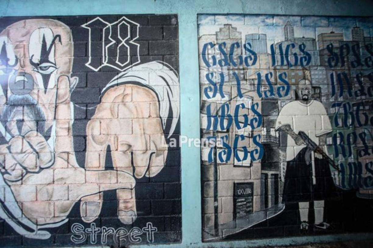 Los murales sirven de recuerdo a quienes quieren abandonar esa vida de que esa opción significa la muerte.