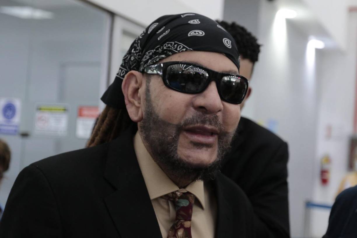 Y en primicia, el artista confirmó que ya ha grabado un tema musical con el grupo hondureño Kazzabe. “Ya grabamos una canción con Kazzabe, no puedo decir más porque es una canción de ellos y no quiero que se vayan a molestar”, dijo el dominicano. 