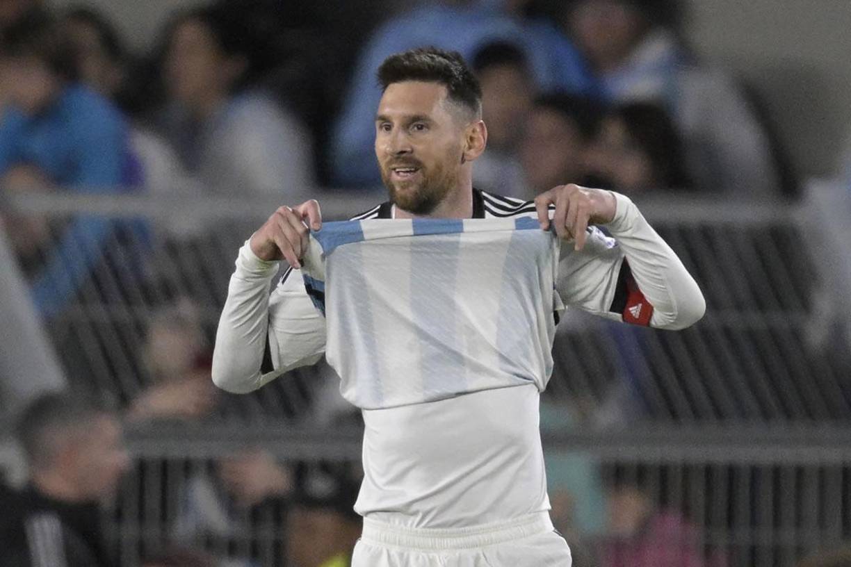 Messi entró bien al partido y estuvo cerca de marcar un golazo.