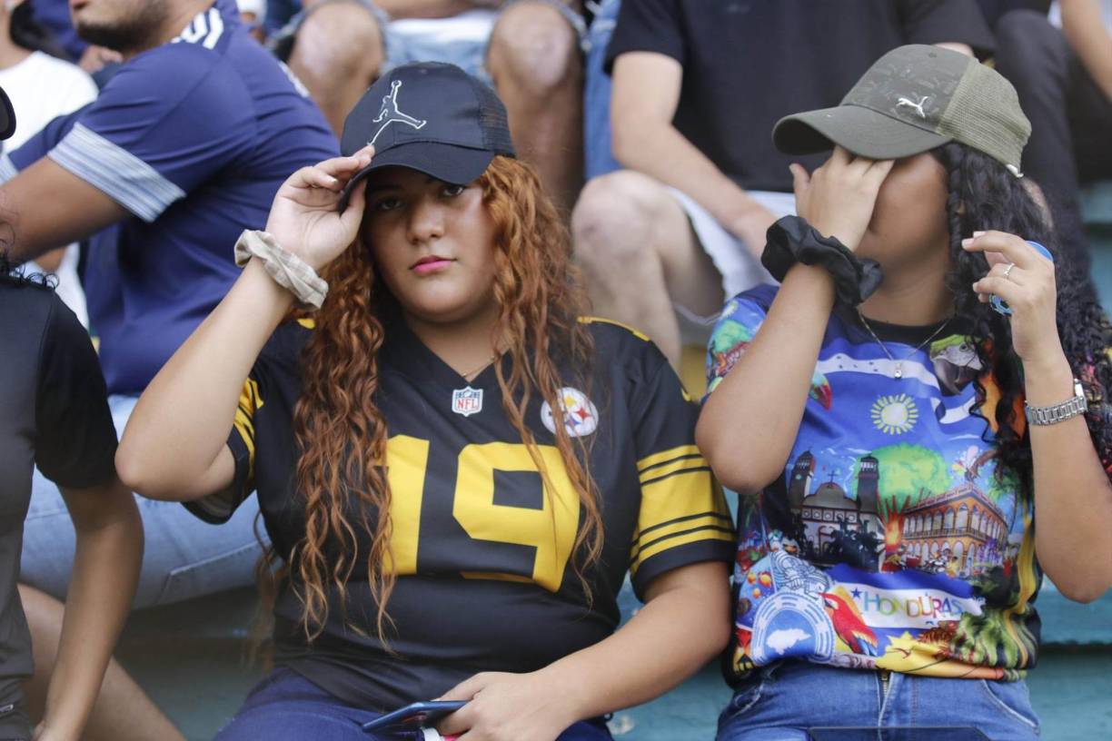 Estas chicas tampoco se quisieron perder el emocionante duelo por el no descenso.