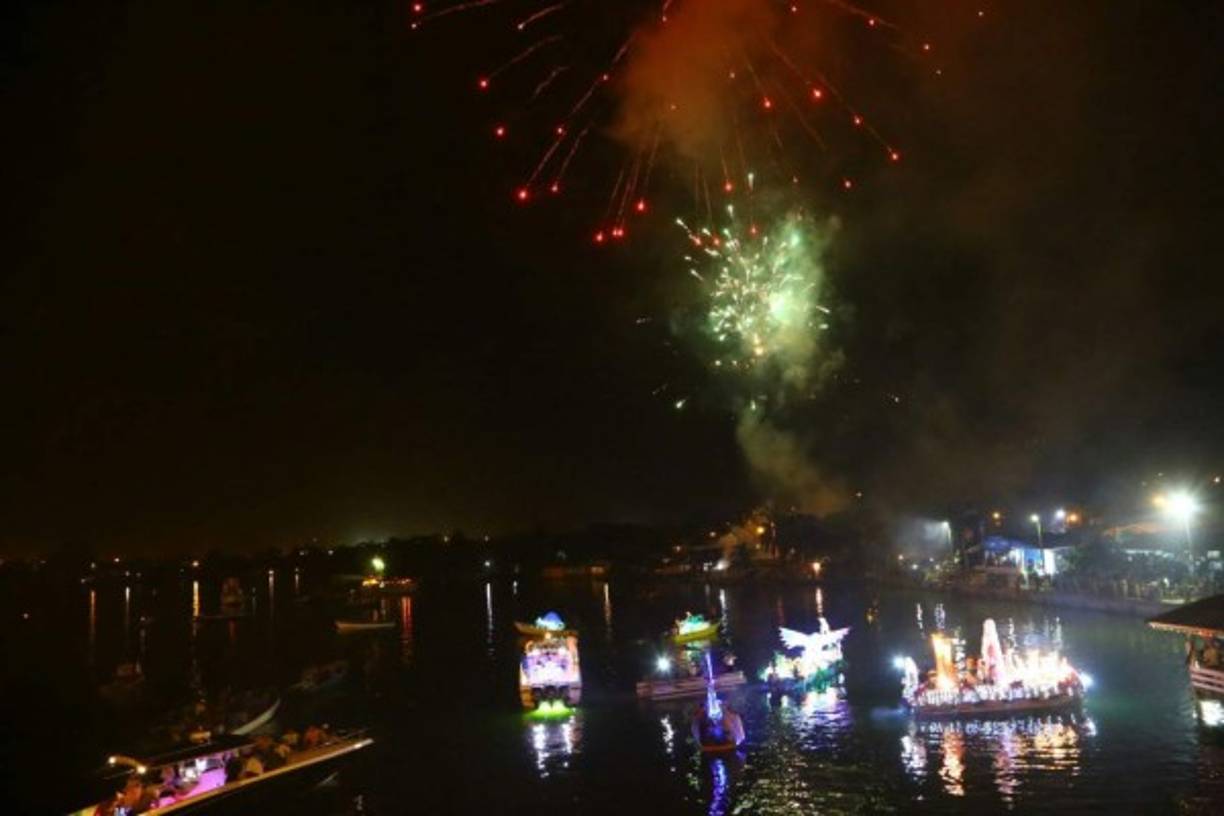 En la actividad hubo derroche de fuegos artificiales.