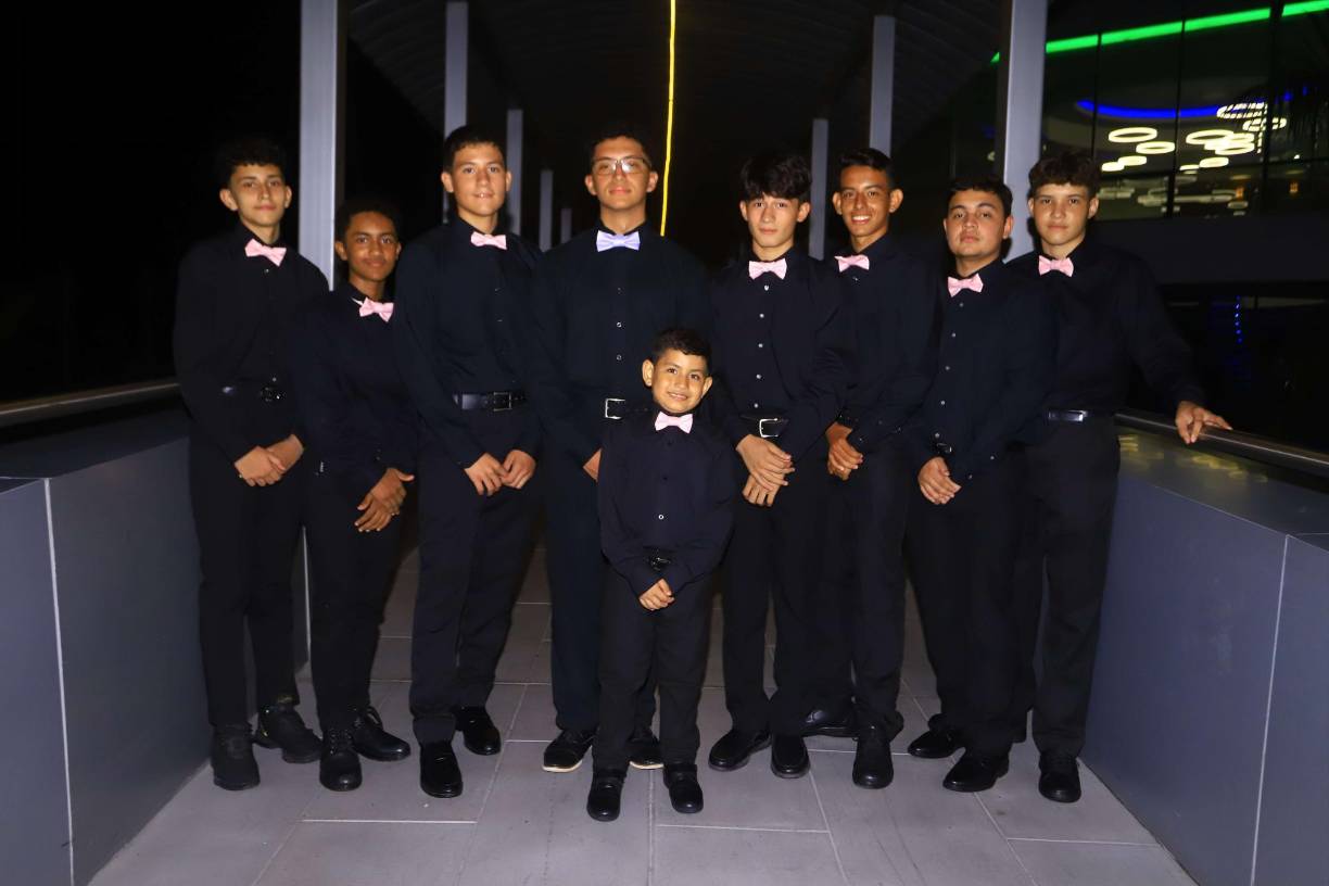 Sebastián Rodríguez, Roy Bautista, Sergio Gámez, Fernando Ordoñez; Feisal Morales, Kris Méndez, Bruno Ponce, Ilich Ramírez y Josué Fúnes