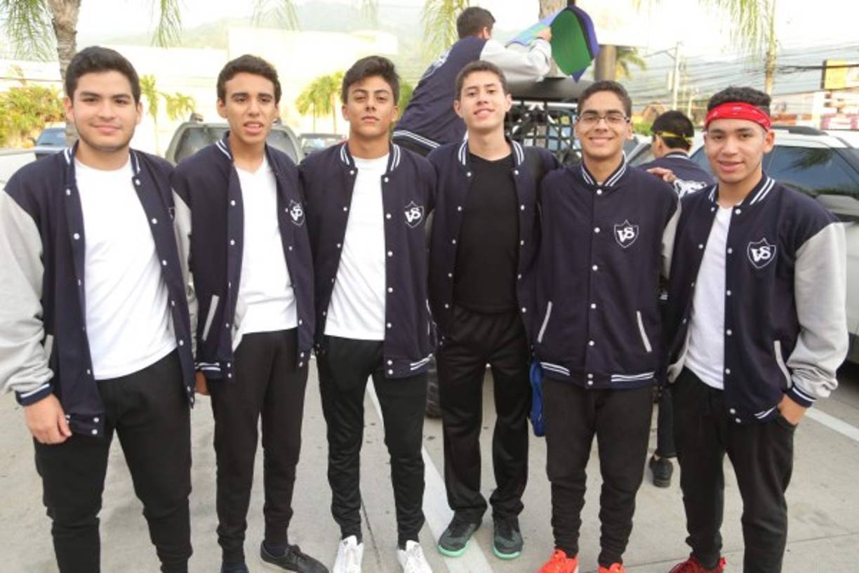 Daniel Flores, Arnoldo Aparicio, David Paz, Andrés Chinchilla, Carlos Ortiz y Arnold Rodríguez.