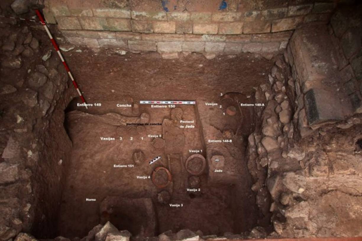 Los análisis del hallazgo sugieren que los antiguos mayas hacían sacrificios cuando un miembro del linaje moría para que acompañaran a su espíritu a la otra vida. AFP