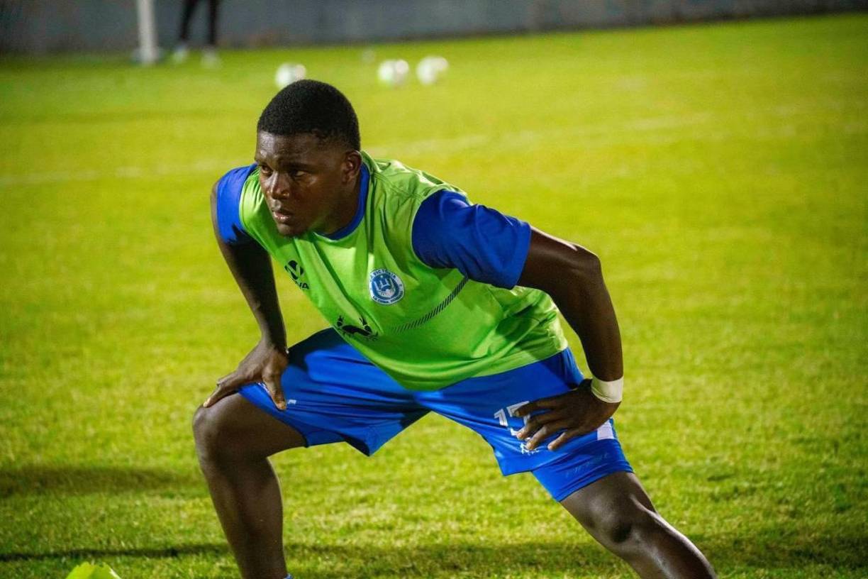 Marlon Flores: El volante hondureño no sigue en las filas del Victoria de cara a la próxima campaña. 