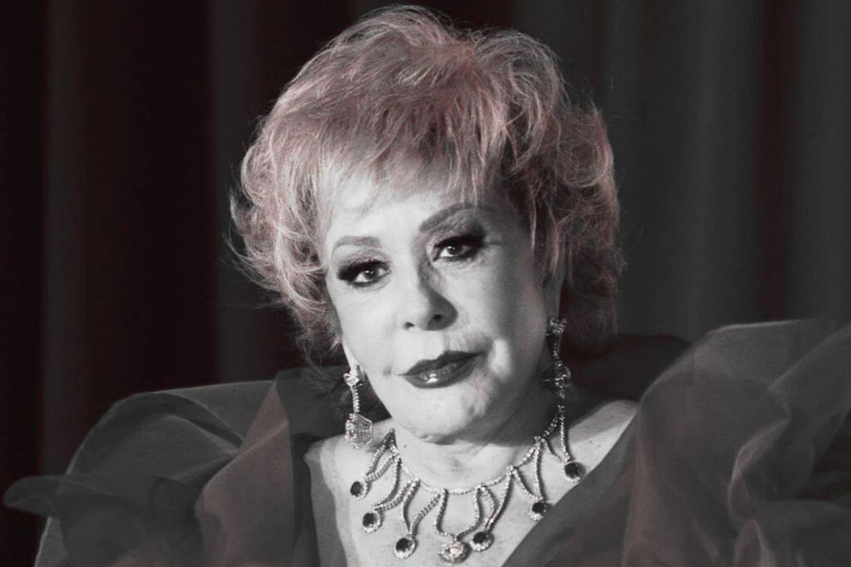 «Yo mandé a hacer un diamantito, de sus huesos, fíjate, sacan fósforo, tres elementos y con ellos forman un diamante; el diamante tiene un color especial porque cada uno somos únicos», compartió.