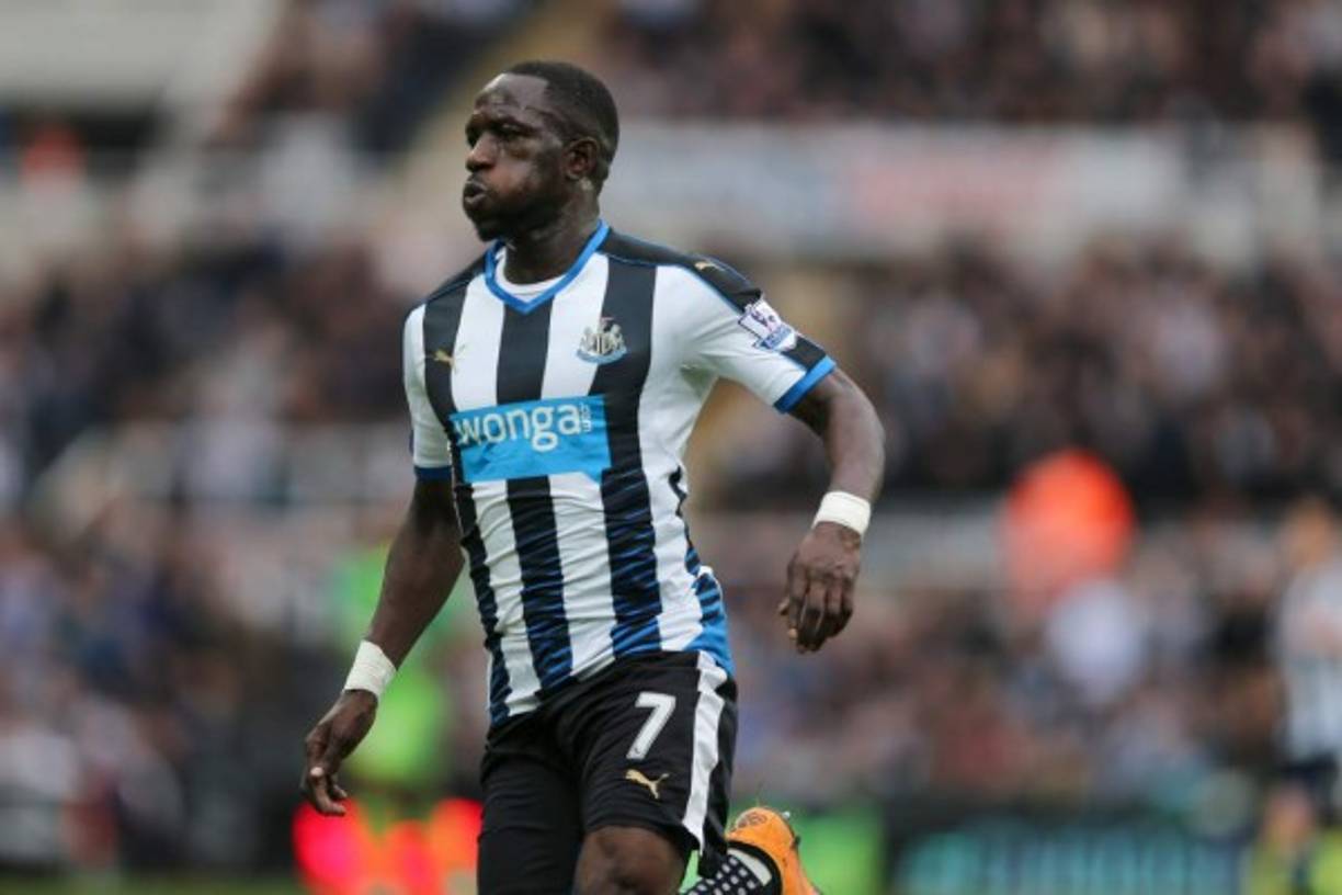 El Inter se suma a la puja por Moussa Sissoko. El Newcastle pide unos 40 millones por el centrocampista de 27 años, al que le restan tres años de contrato. El club 'nerazzurri' ofrecería unos 35 millones de euros según indica 'L'Equipe'. Sin embargo, otros clubes como Everton, Tottenham, Dortmund o Crystal Palace también estarían tras la pista del internacional francés.