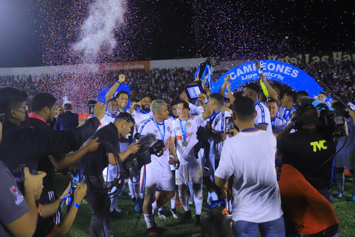 En la solicitud se pide que se agreguen en el palmarés de los equipos los 17 campeonatos de la etapa no profesional, en la que hubo siete títulos de Olimpia, dos de Motagua e Hibueras (La Lima) y uno de Abacá (Batán, Yoro), Aduana Deportivo (Tela), Federal (Tegucigalpa), Sula (La Lima), Victoria y Vida de La Ceiba.