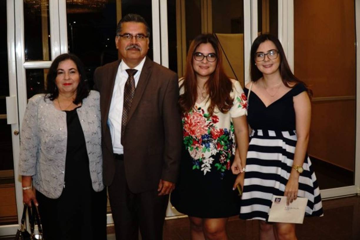 Matilde, Miguel, Maty y Jenny Urrea.