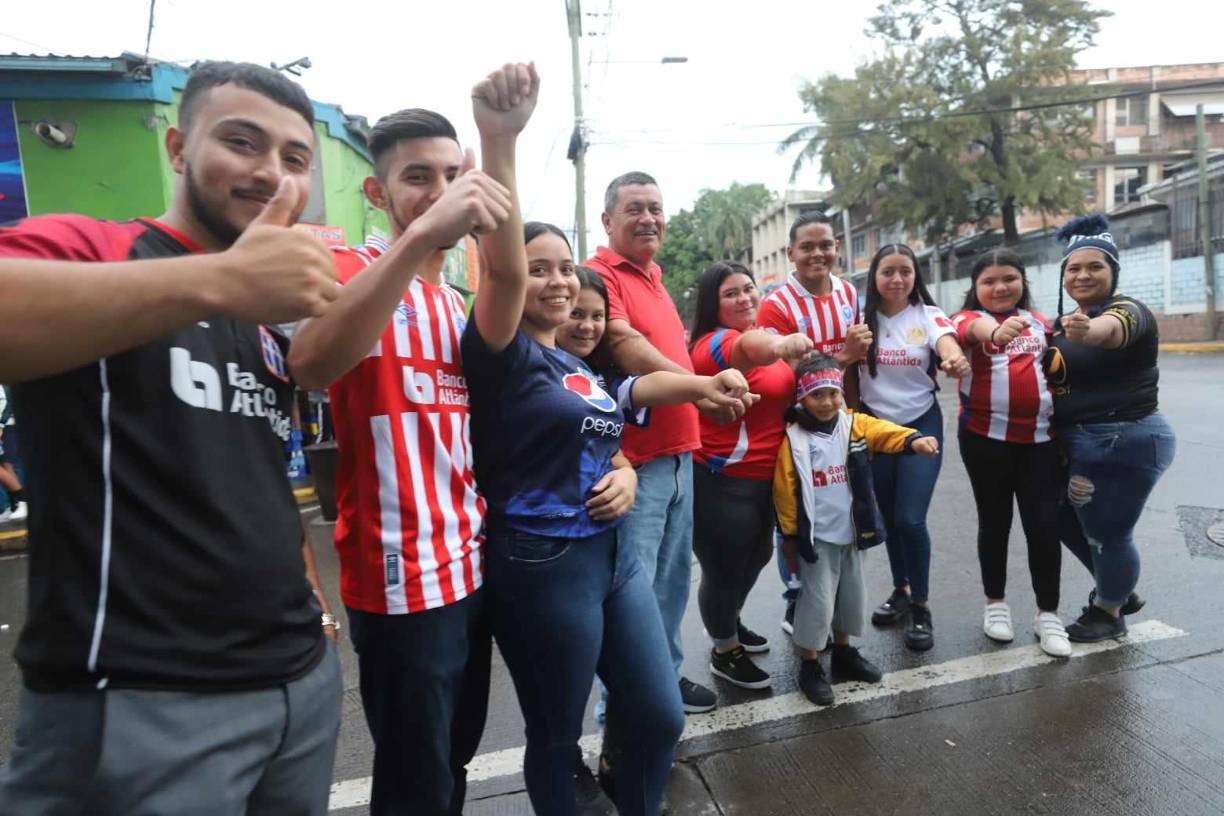 Motagua- Olimpia: Los novios, el cumpleañero y las bellas chicas