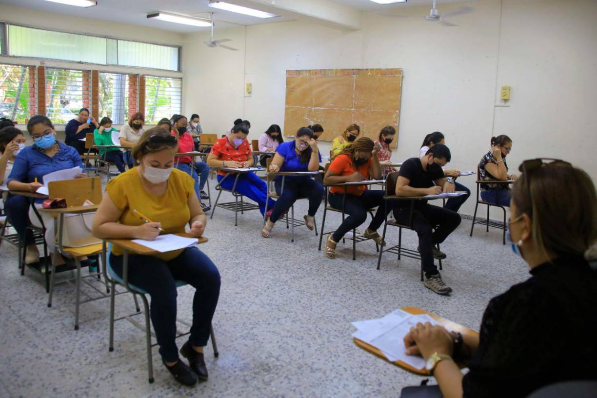 Los exámenes escritos en el concursos son parte de las evaluaciones que definen las capacidades de conocimientos básicos que deben tener los docentes aspirantes.