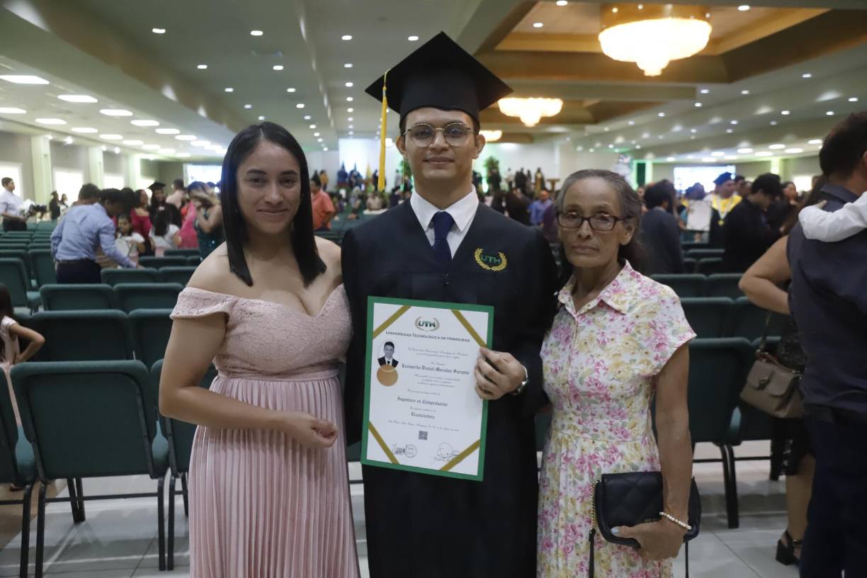 Alejandra, Leonardo y Leonarda Morales