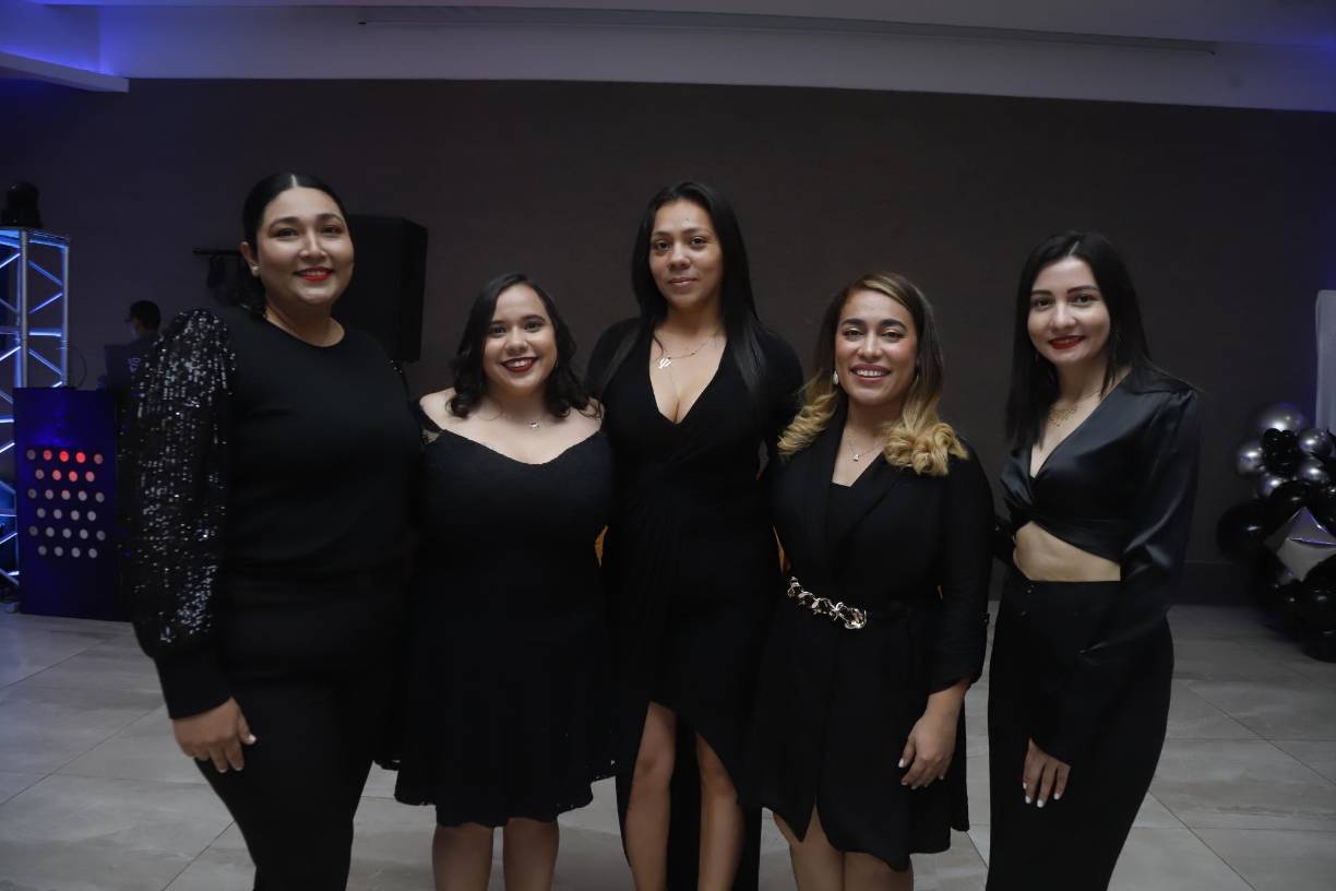 Olga Mena, Ada Velásquez, Nely Pineda, Angie Zavala y Nataly Valle