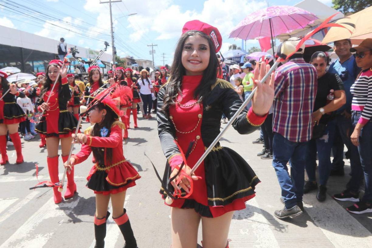 Astrid Sánchez en los desfiles de Tegucigalpa.